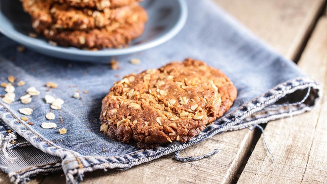 homemade_anzac_biscuits_lead
